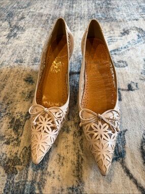 Women's Pointed Toe Laser-Cut Ballet Flats in Light Pink